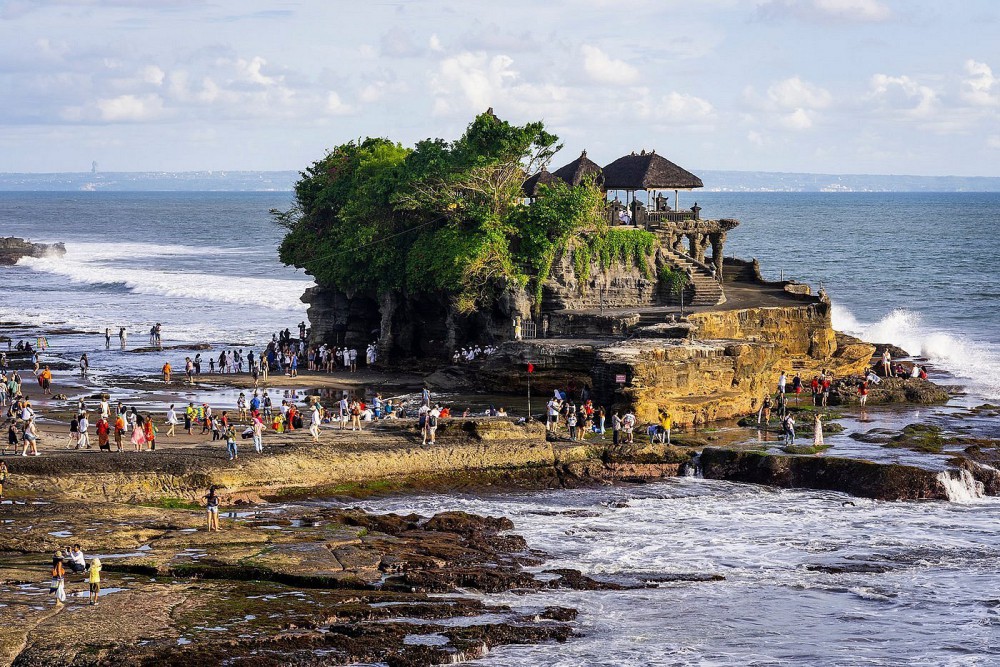 Pesona Dunia: Sahabat Perjalanan Anda Tanah Lot, Bali